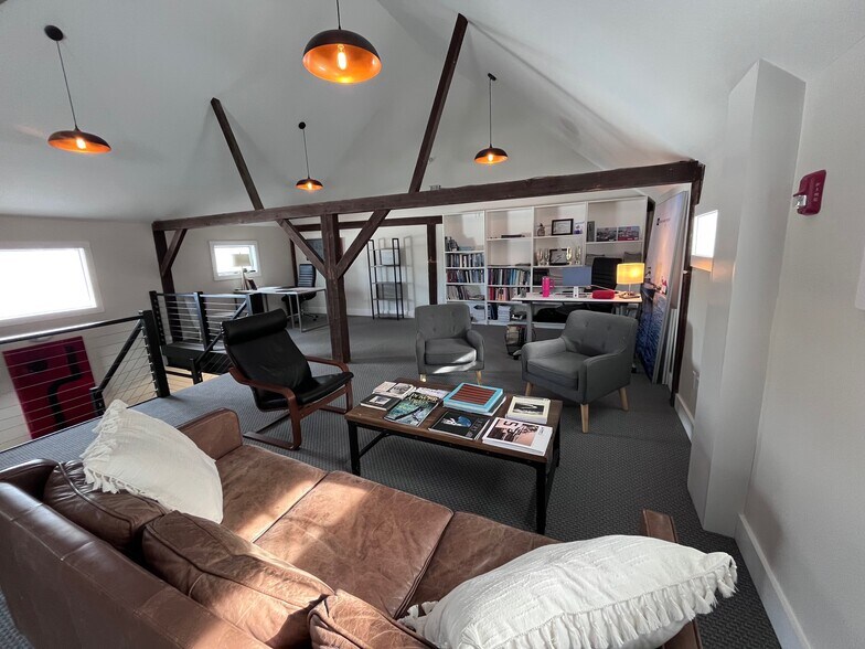 More Photos Of 112 Parker St, Newburyport Research And Development For Lease