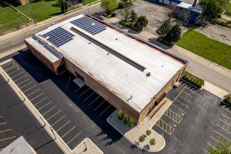 More Photos Of 727 1st Ave, Rockford Industrial For Sale