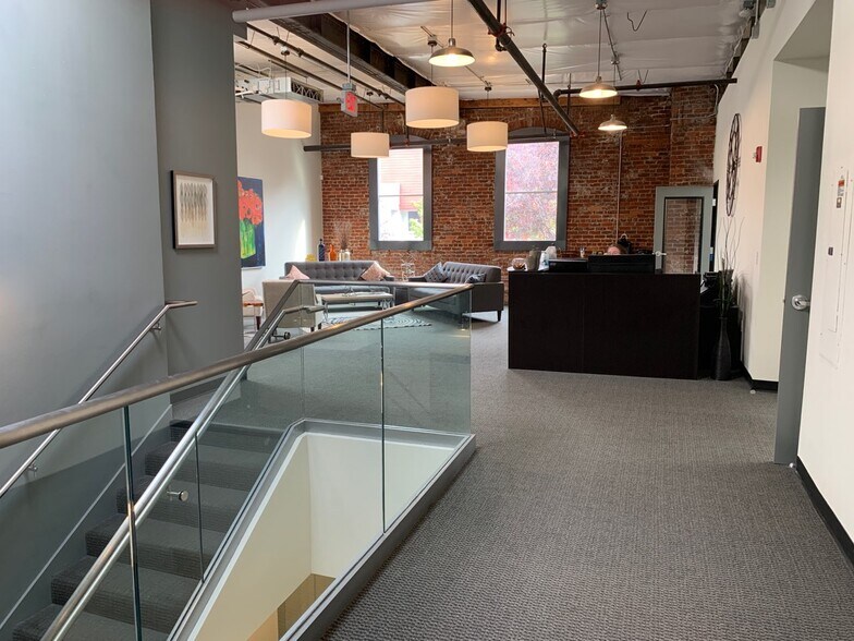 More Photos Of 600 NW Naito Pky, Portland Office For Sale