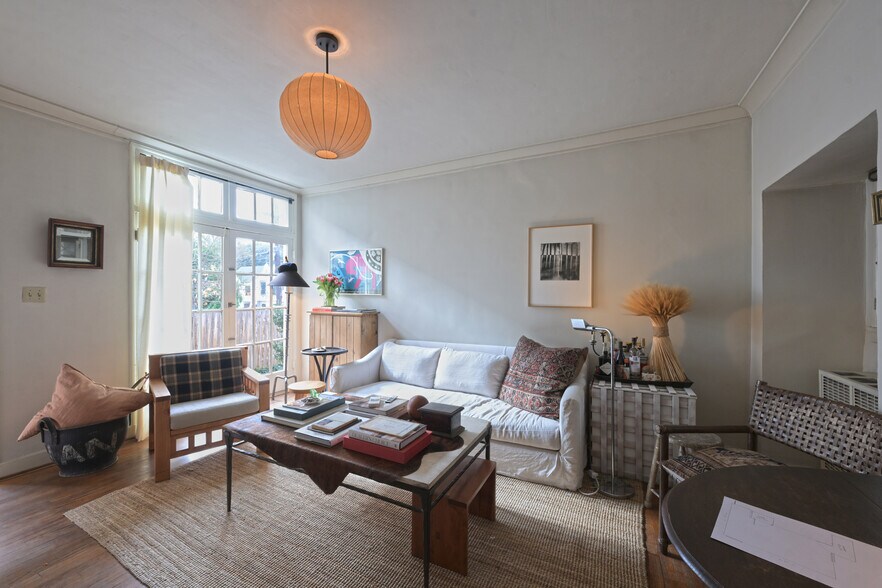 More Photos Of 2636 N Beachwood Dr, Los Angeles Apartments For Sale