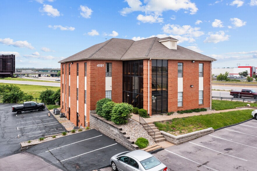 More Photos Of 4191 Crescent Dr, Saint Louis Medical For Lease