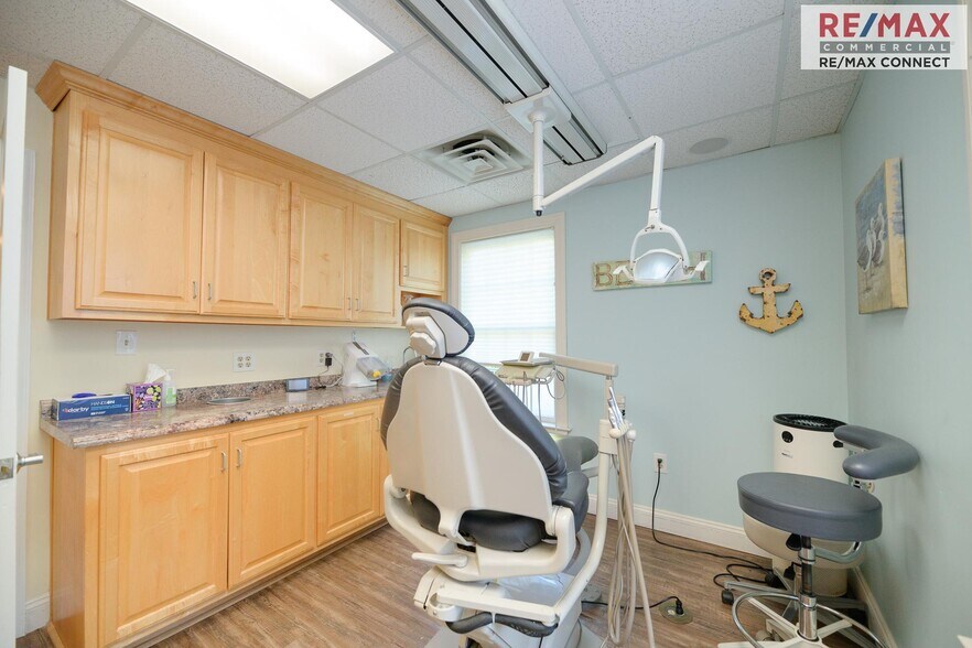 More Photos Of 401 Oyster Point Rd, Newport News Medical For Sale