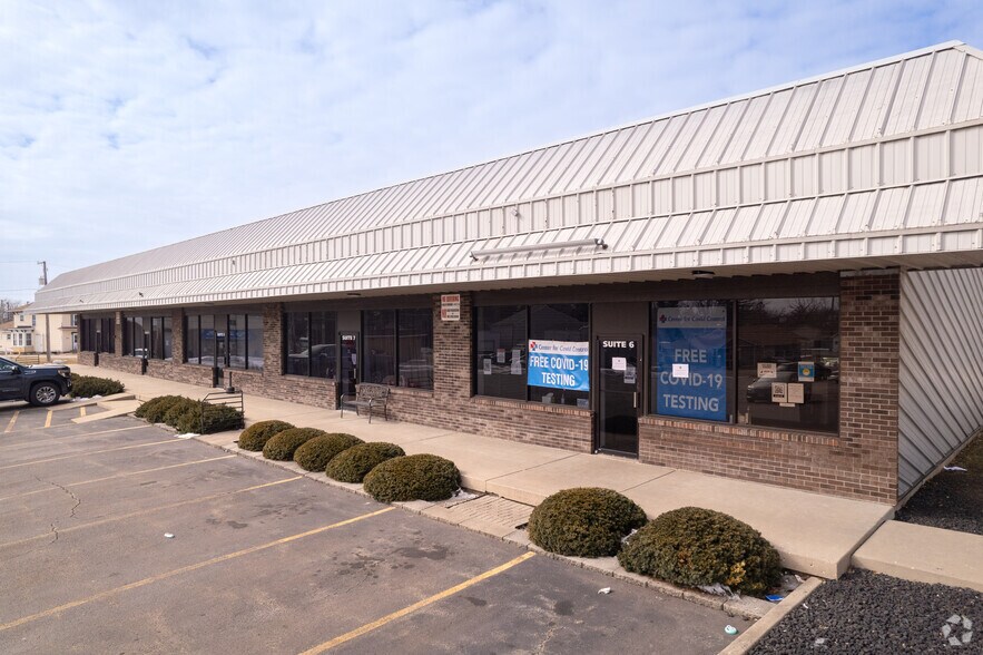 More Photos Of 210-216 N Milwaukee Ave, Lake Villa Storefront For Lease