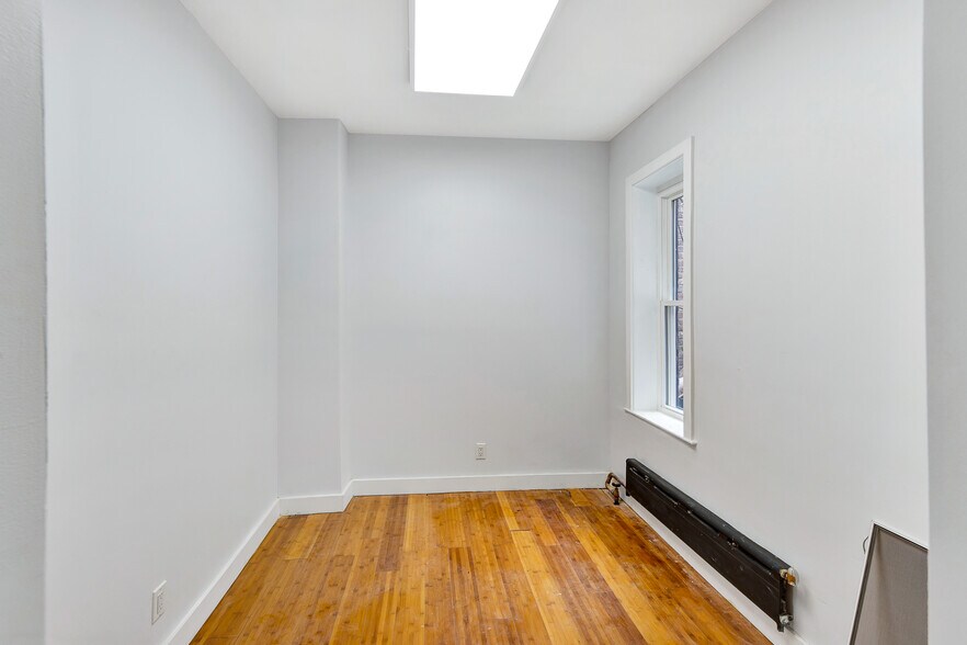More Photos Of 1997-2013 Mcdonald Ave, Brooklyn Showroom For Lease