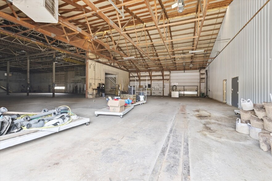 More Photos Of 211 Lee St, Saginaw Manufacturing For Sale