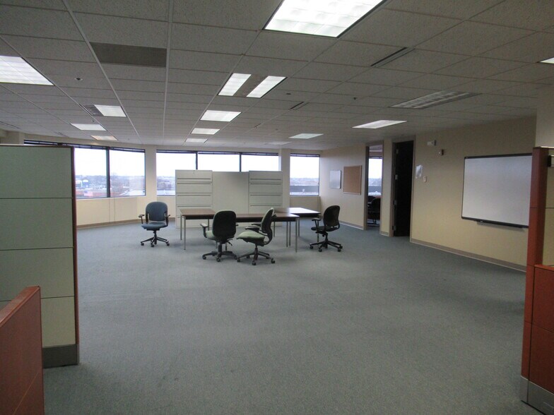More Photos Of 3201 W White Oaks Dr, Springfield Office For Sale
