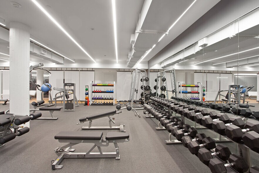 More Photos Of 1299 Pennsylvania Ave NW, Washington Office For Sale