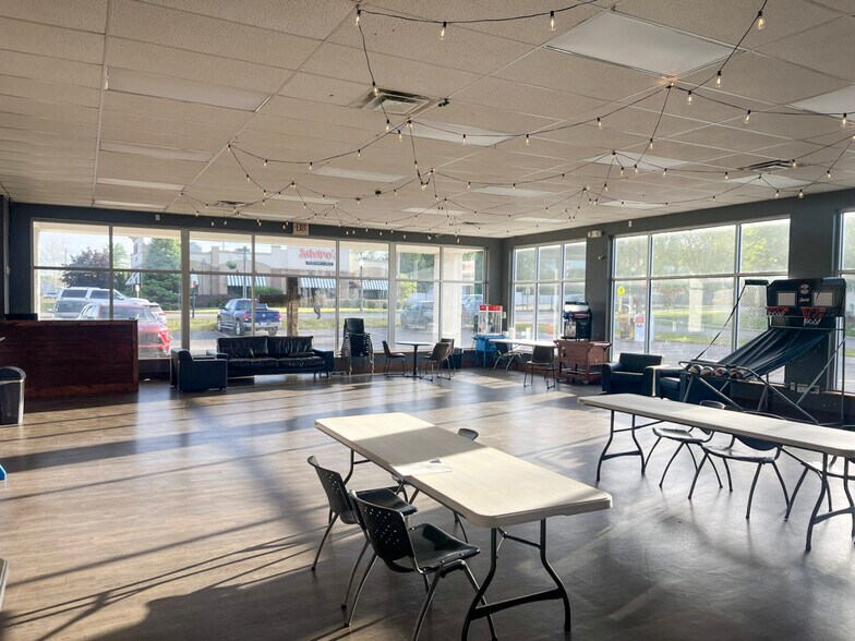 More Photos Of 703-707 W Superior St, Wayland Freestanding For Lease