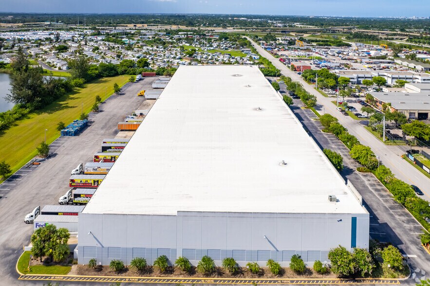 More Photos Of 3501 Burris Rd, Davie Distribution For Lease