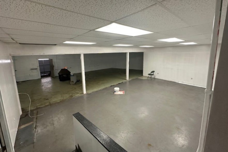 More Photos Of 2500 E Roosevelt Rd, Little Rock Warehouse For Sale