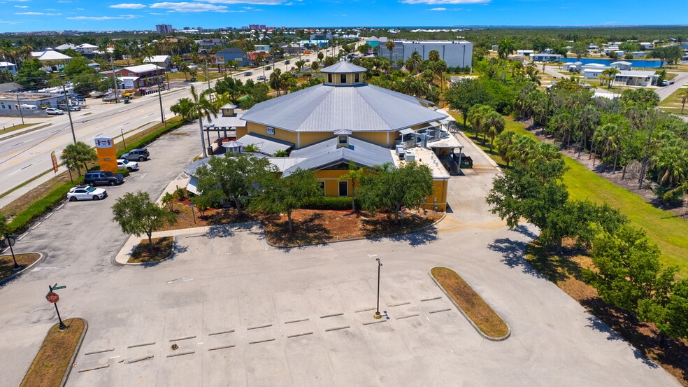 More Photos Of 17650 San Carlos Blvd, Fort Myers Supermarket For Sale