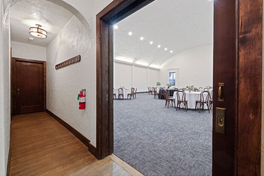 More Photos Of 128 S E St, Exeter Storefront For Sale