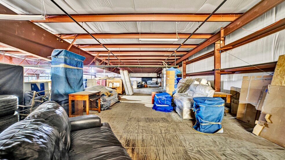 More Photos Of 961 N Main St, Mansfield Warehouse For Lease