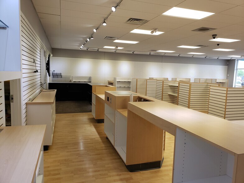 More Photos Of 2979 Lindbergh Blvd, Springfield Storefront Retail Office For Lease