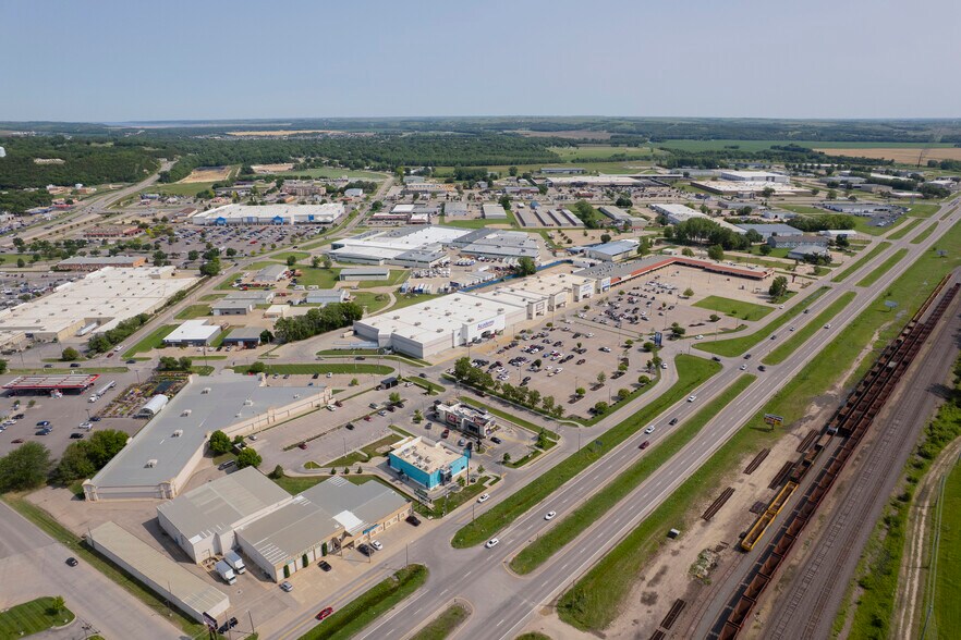 More Photos Of 401 E Poyntz Ave, Manhattan General Retail For Sale