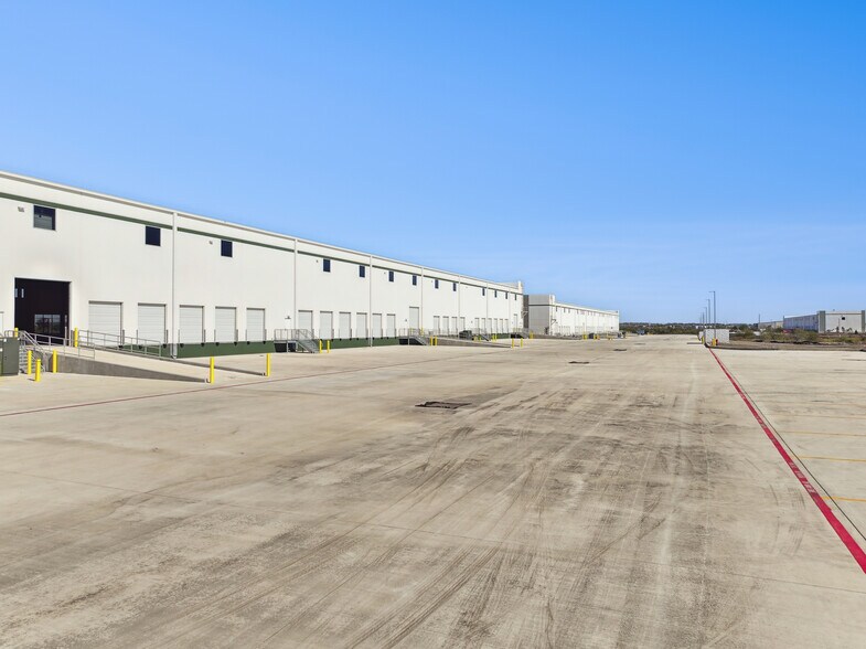 More Photos Of 1600 E McCarty Ln, San Marcos Unknown For Lease