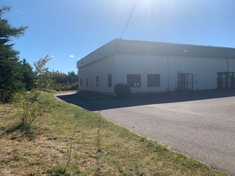 More Photos Of 32 Paint St, Port Hawkesbury Office For Lease