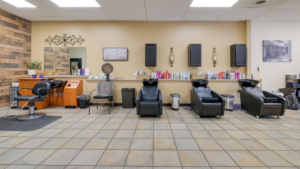 More Photos Of 42 S York Rd, Hatboro Storefront For Sale