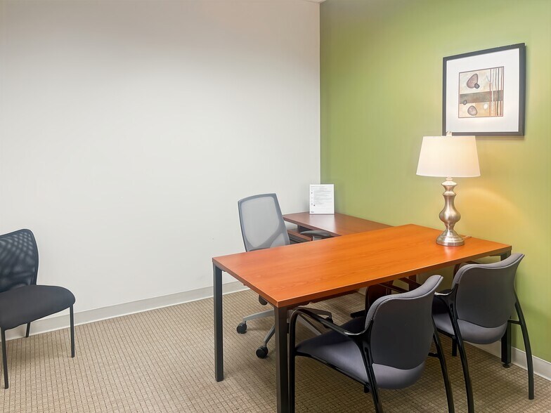 More Photos Of 5960 Fairview Rd, Charlotte Coworking Space