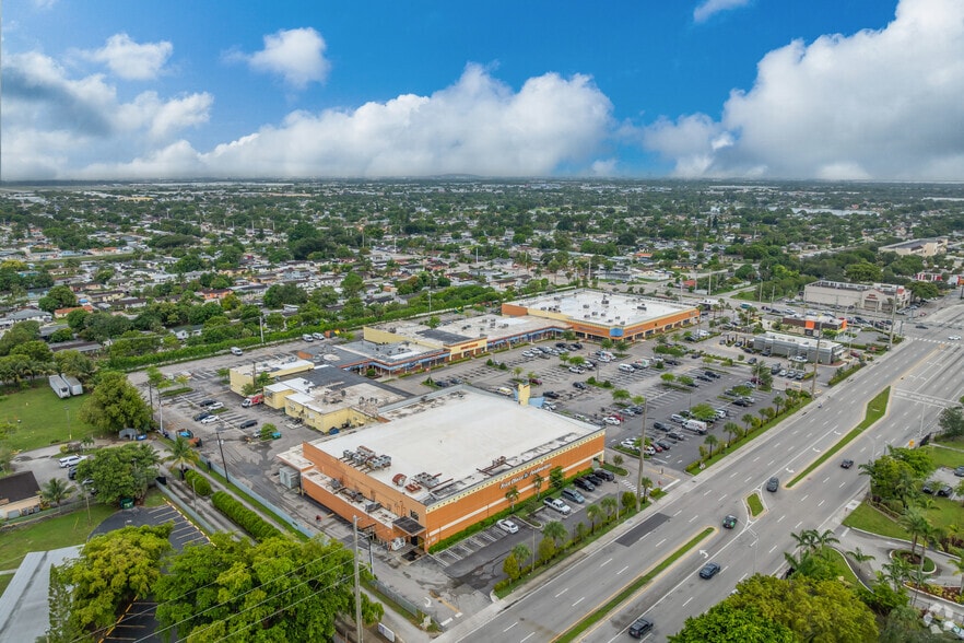 More Photos Of 4500-4698 NW 183rd St, Miami Gardens Storefront For Lease