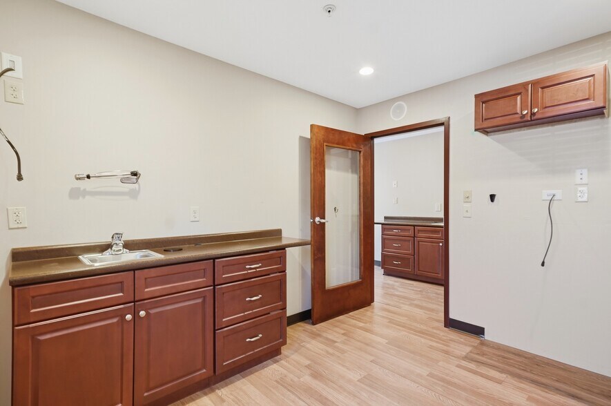 More Photos Of 28 Green St, Newburyport Unknown For Lease
