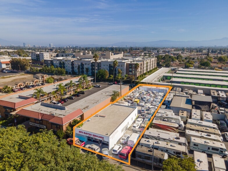 Primary Photo Of 1421 N Harbor Blvd, Santa Ana Freestanding For Sale
