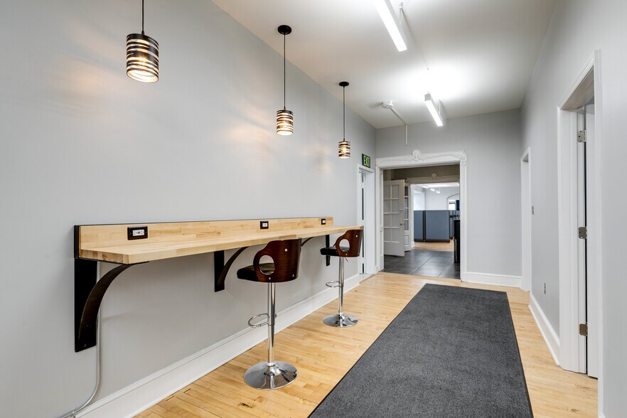 More Photos Of 424 E Grace St, Richmond Bank For Lease