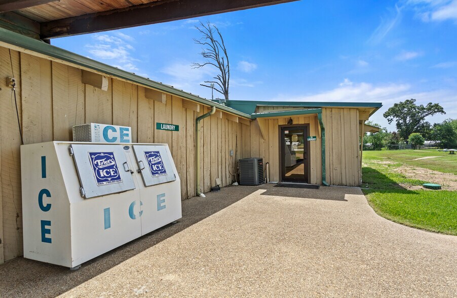 More Photos Of 10855 US Highway 69 N, Tyler Trailer Camper Park For Sale