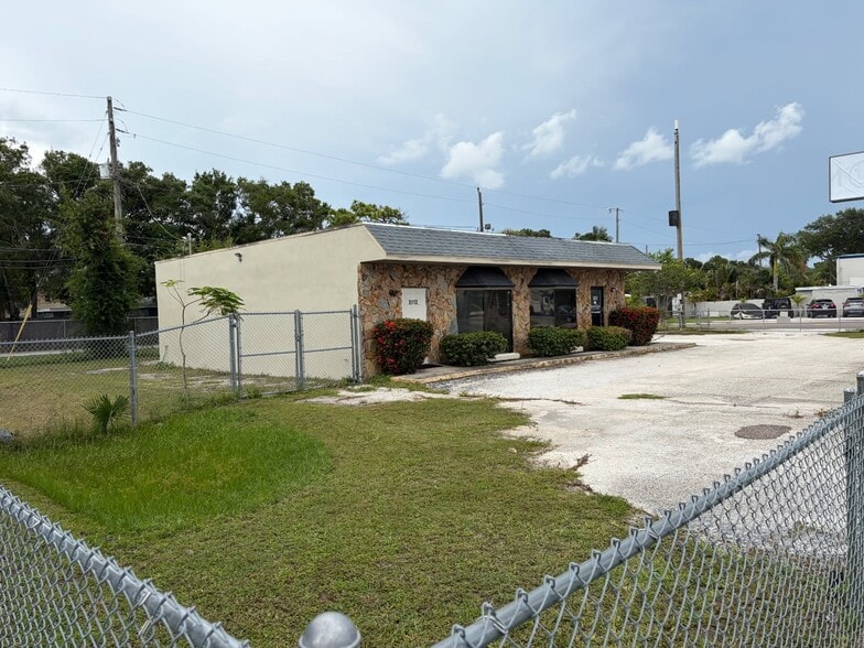 More Photos Of 8109-8113 Ulmerton Rd, Largo Freestanding For Sale