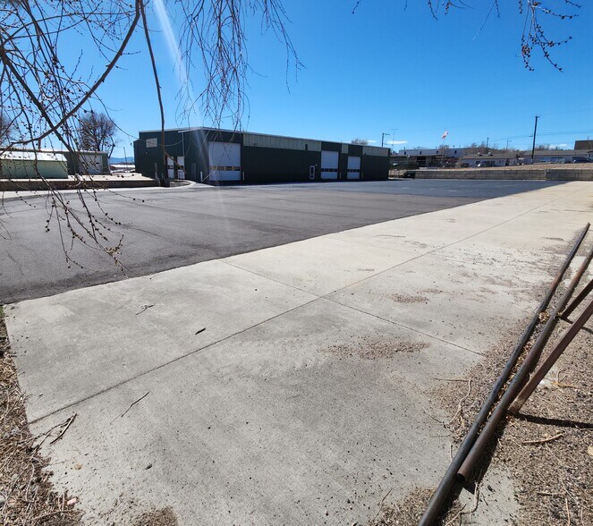 More Photos Of 3070 S Wyandot St, Englewood Warehouse For Lease