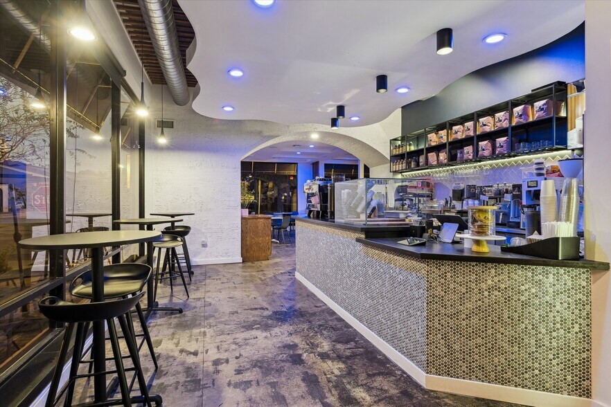 More Photos Of 2135-2147 Westheimer Rd, Houston Unknown For Lease