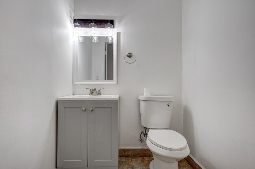 More Photos Of 14080-14118 SW 139th Ct, Miami Light Manufacturing For Lease