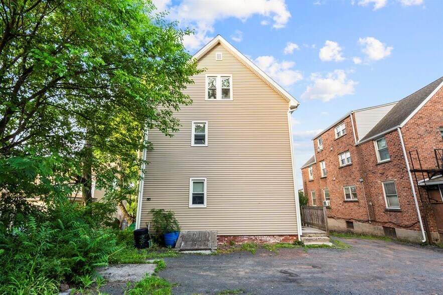 More Photos Of 445-451 Columbus Blvd, New Britain Apartments For Sale
