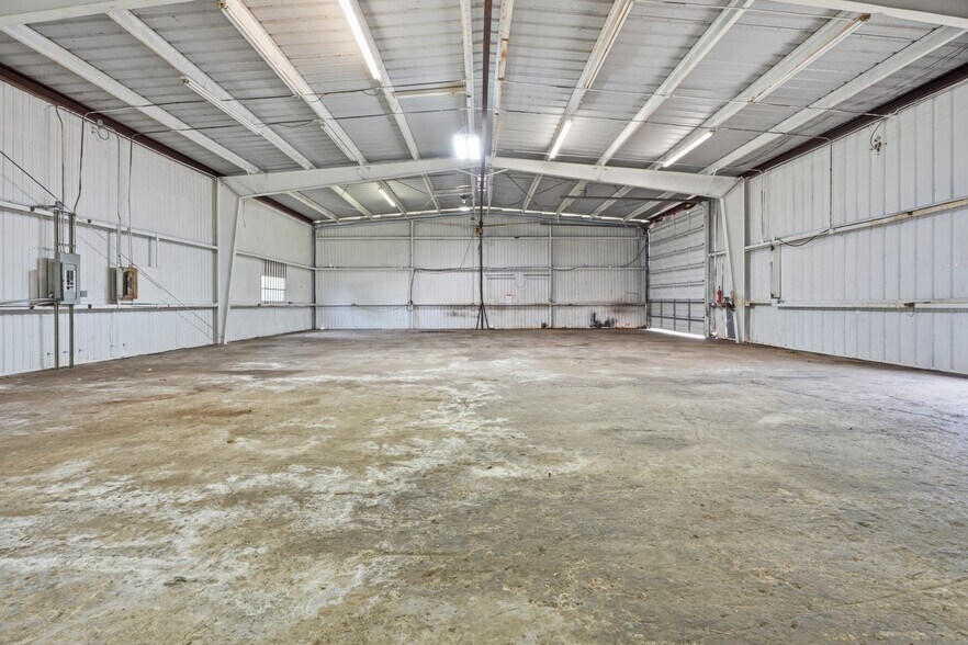 More Photos Of 2233 Garden Rd, Pearland Warehouse For Lease