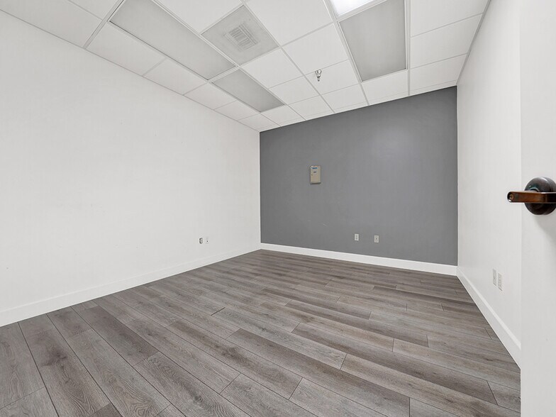 More Photos Of 3501 W Garry Ave, Santa Ana Warehouse For Lease