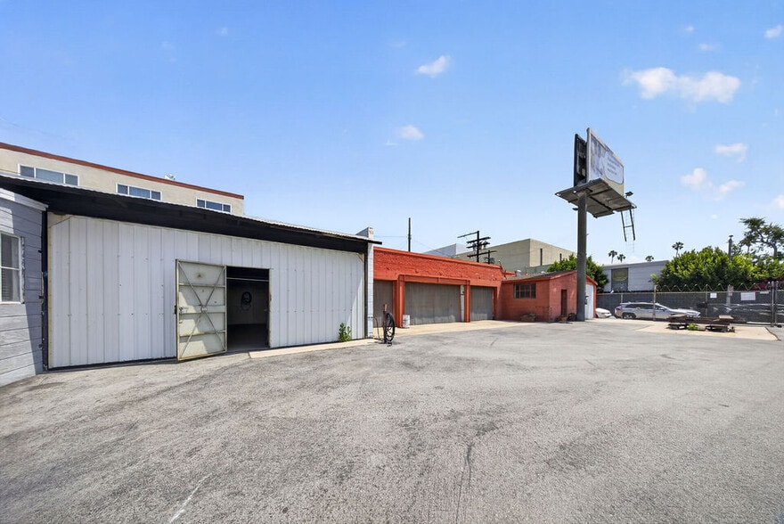 More Photos Of 959 Gower St, Los Angeles Auto Repair For Lease