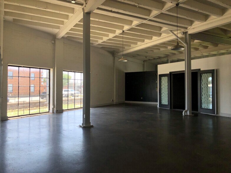 More Photos Of 3800 Main St, Dallas Office For Lease