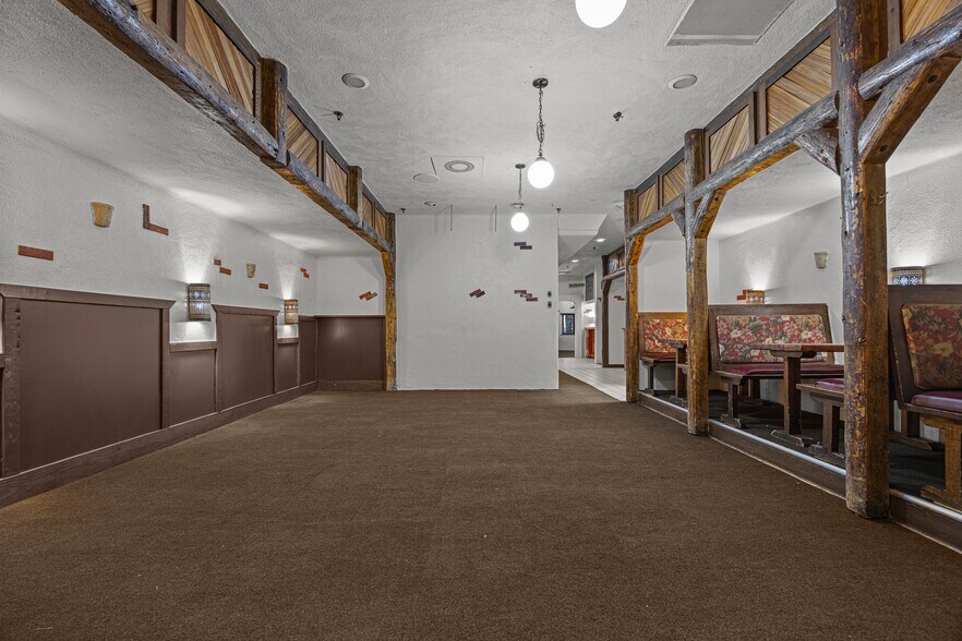 More Photos Of 1111 W Victory Way, Craig Unknown For Lease