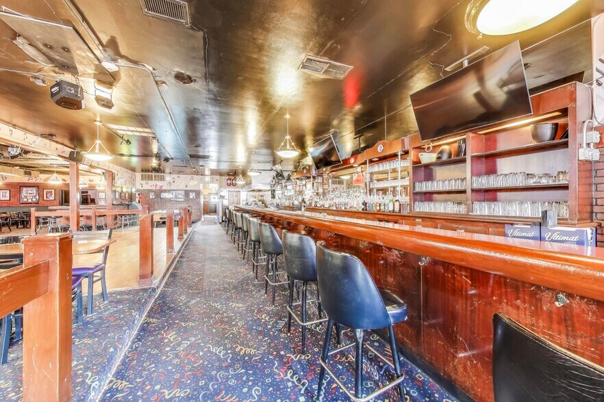 More Photos Of 1715 W Roosevelt Rd, Broadview General Retail For Lease