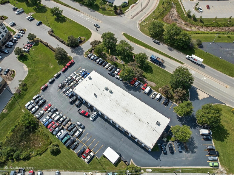 More Photos Of 524-530 W Grand Ave, Elmhurst Auto Repair For Sale