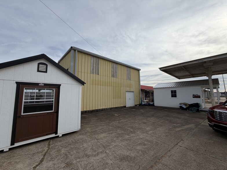 More Photos Of 801 Highway 12 W, Kosciusko General Retail For Sale