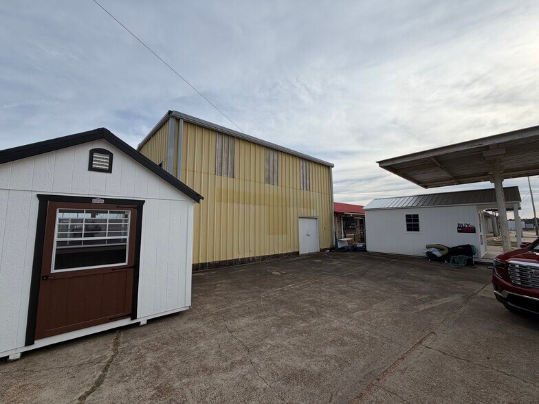 More Photos Of 801 Highway 12 W, Kosciusko General Retail For Sale