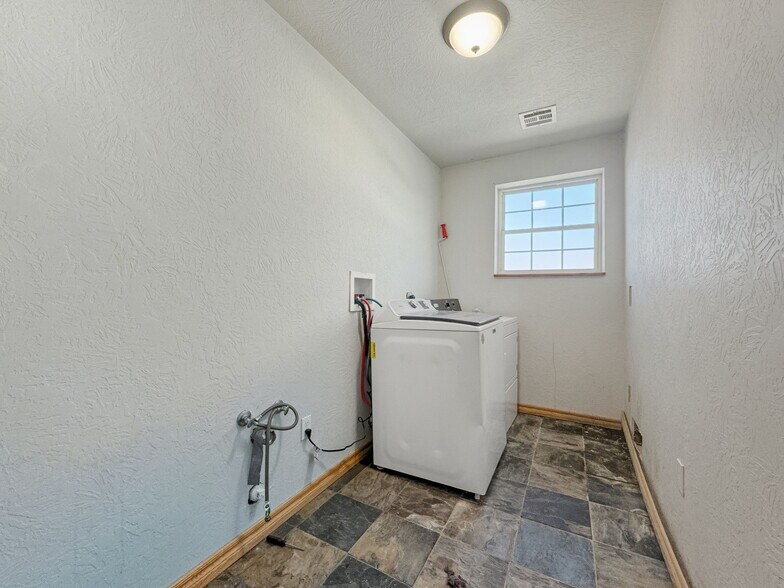 More Photos Of 17052 NE North Dr, Fletcher Flex For Sale