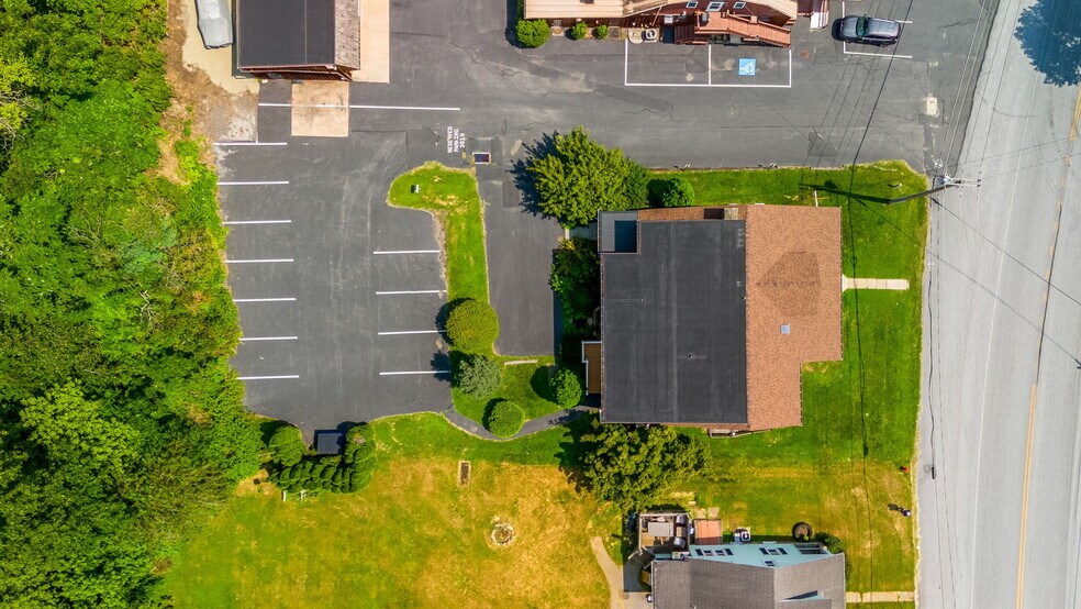 More Photos Of 3519 E Main St, Morgantown Office Residential For Lease