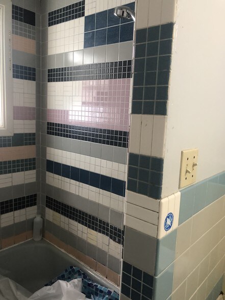 More Photos Of 901 W 4th St, Erie Hotel For Sale