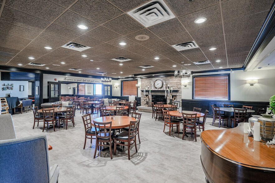 More Photos Of 27W371 North Ave, West Chicago Restaurant For Sale