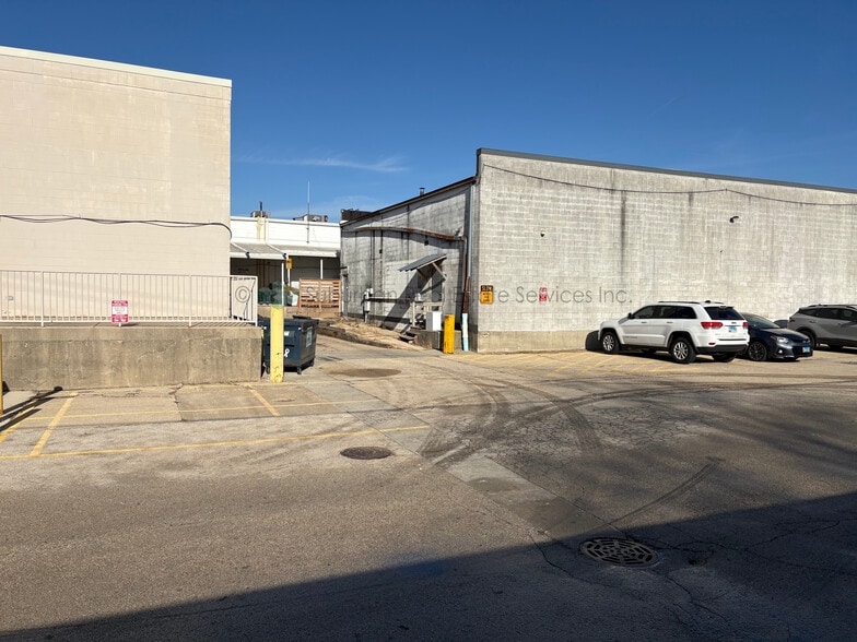 More Photos Of 93 Caterpillar Dr, Joliet Office For Lease
