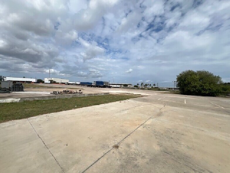 More Photos Of 433 N Navigation Blvd, Corpus Christi Manufacturing For Sale