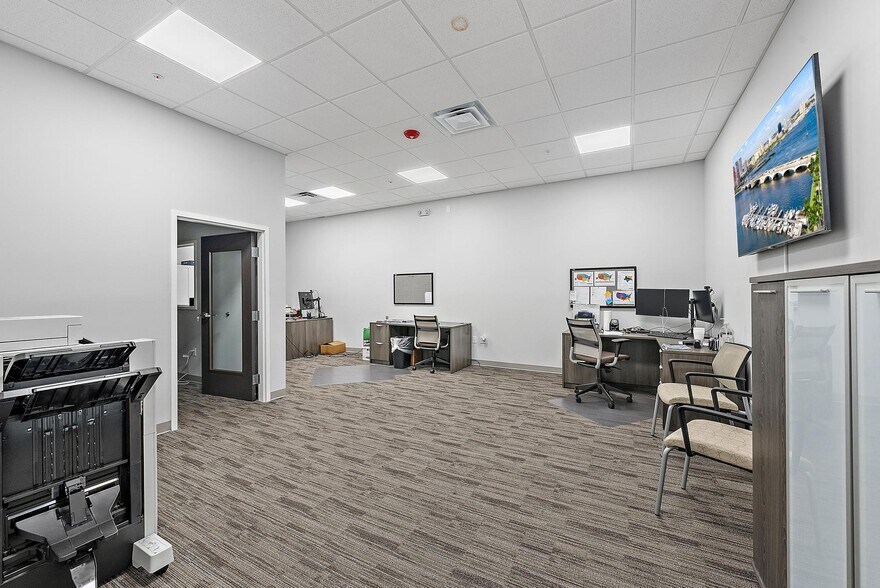 More Photos Of 3126 Jupiter Park Dr, Jupiter Warehouse For Lease