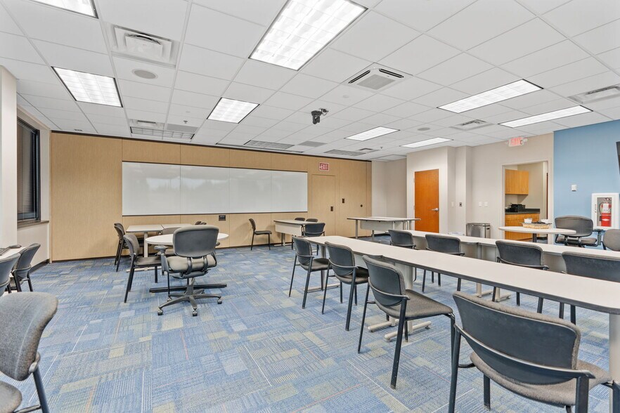 More Photos Of 2775 Blue Water Rd, Eagan Office For Sale